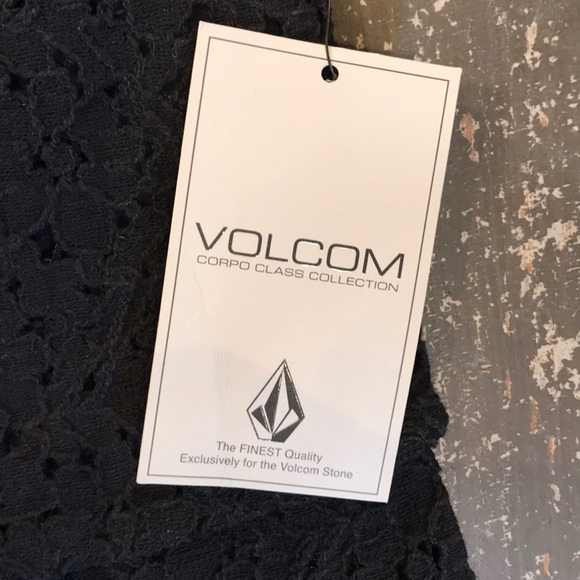 Volcom skirt - Picture 2 of 2